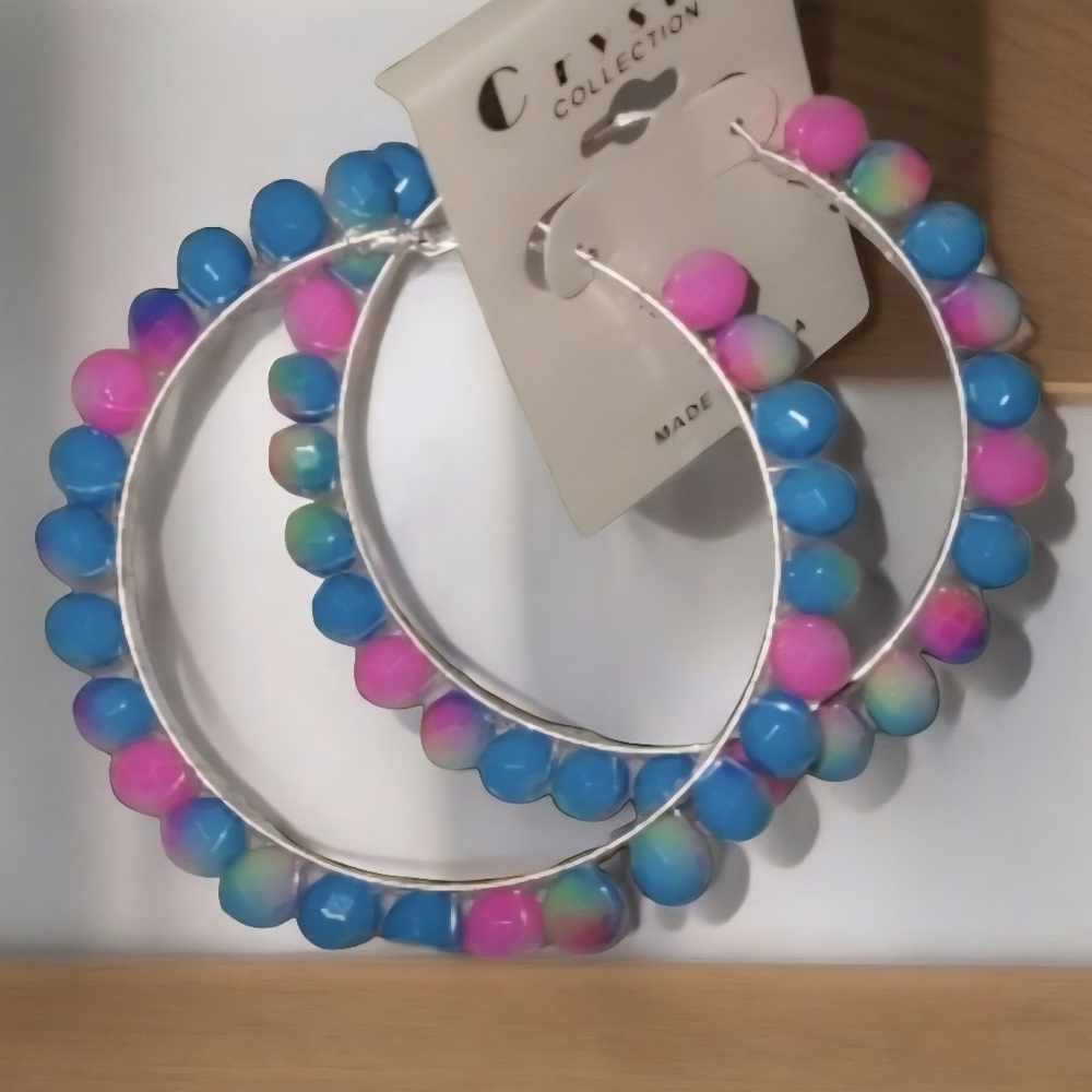 Large hoop earrings with bright pink and blue glass beads create a vibrant 7cm